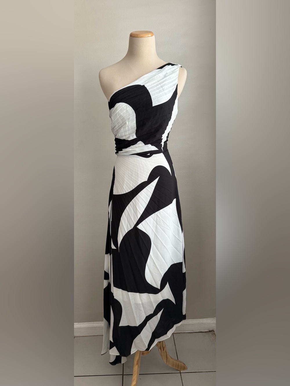 Nicole Miller | One-Shoulder Black and White Printed Maxi Dress | Size 12
